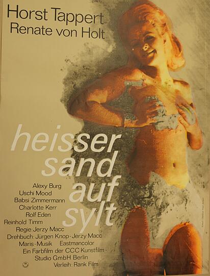 1967: Bekannt wurde er unter anderem als "Derrick" doch schon 1967 sah man Horst Tappert in "Heißer Sand auf Sylt" in der Hauptrolle als ein sich in der Midlife-Crisis befindenden Geschäftsmann auf Abwegen.