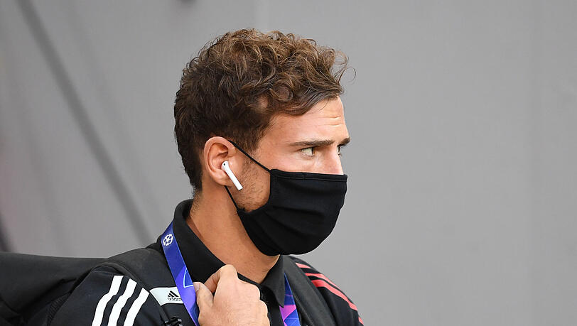 Mittelfeldspieler Leon Goretzka machte die Busfahrt nach Salzburg aufgrund von Wadenproblemen nicht mit, wie der FC Bayern mitteilte.