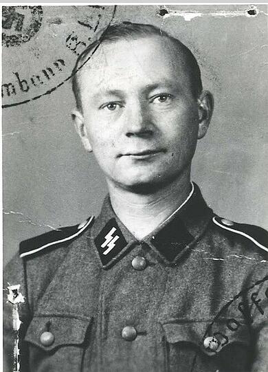 Neben verfügbaren Angaben zu Geburtstag, Herkunft und Beruf ist auch die Militär-Laufbahn der SS-Männer in der Datenbank vermerkt.