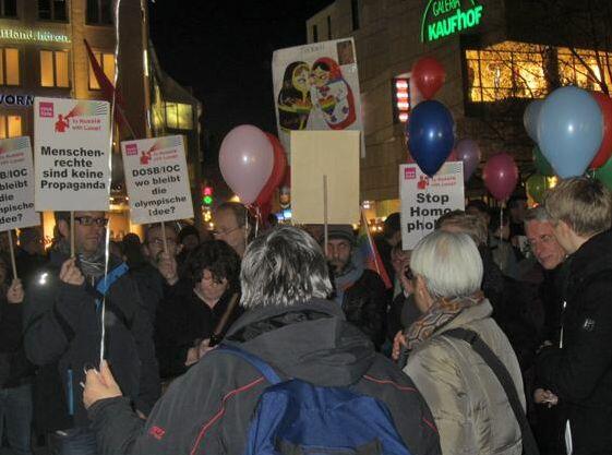 Gegen "Stussland" und Homophobie: Die Demonstration auf dem Marienplatz.