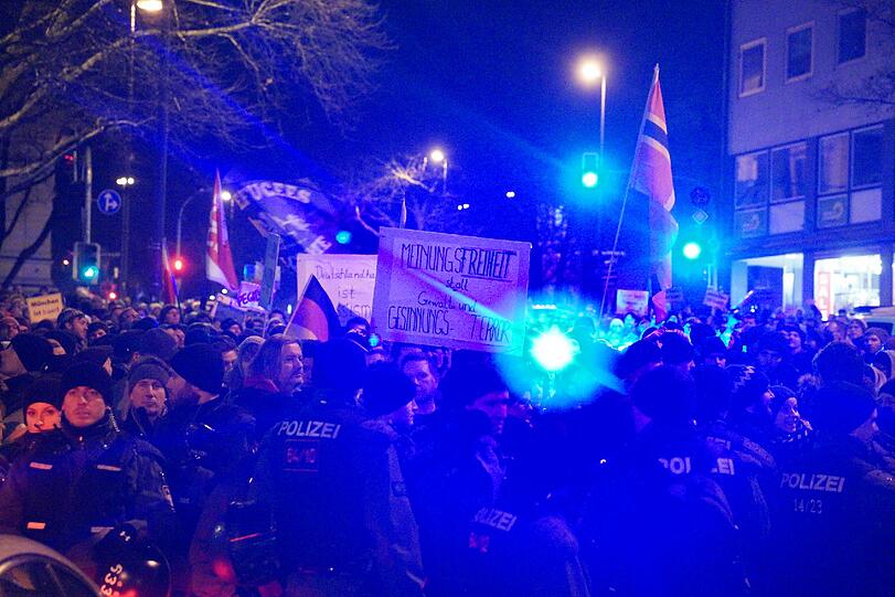 Die Muegida bricht die Demonstration ab. Bilder von dem Spaziergang in München.