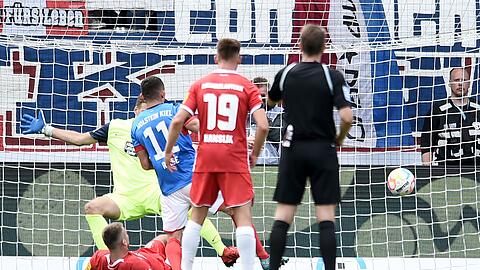 Holstein Kiel und Kaiserslautern trennen sich mit einem Unentschieden.