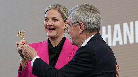 Kirsty Coventry löst Thomas Bach an der Spitze des IOC ab.