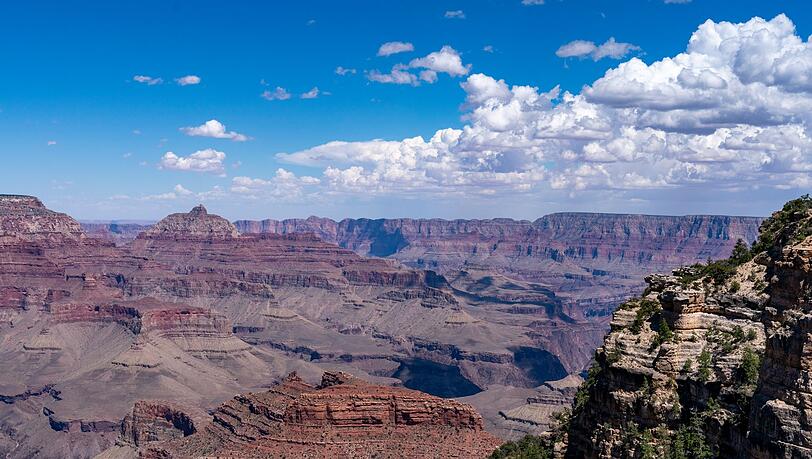 Im Grand Canyon werden nach Behördenangaben nach einer Sturzflut gut 20 Menschen vermisst. (Archivbild) Im Grand Canyon werden nach Behördenangaben nach einer Sturzflut gut 20 Menschen vermisst. (Archivbild)