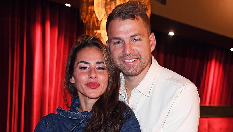 Sarah und Julian Engels gehen seit "sieben Jahren gemeinsam durchs Leben". Sarah und Julian Engels gehen seit "sieben Jahren gemeinsam durchs Leben".