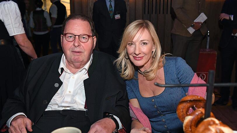 Ottfried Fischer und seine Simone beim "Politiker-Derblecken" auf dem Nockherberg.