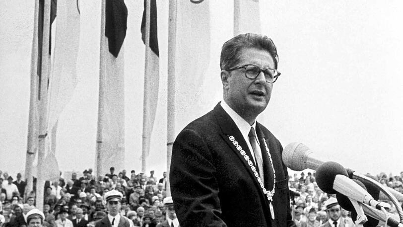 Vogel bei einer Rede 1969 mit OB-Amtskette.
