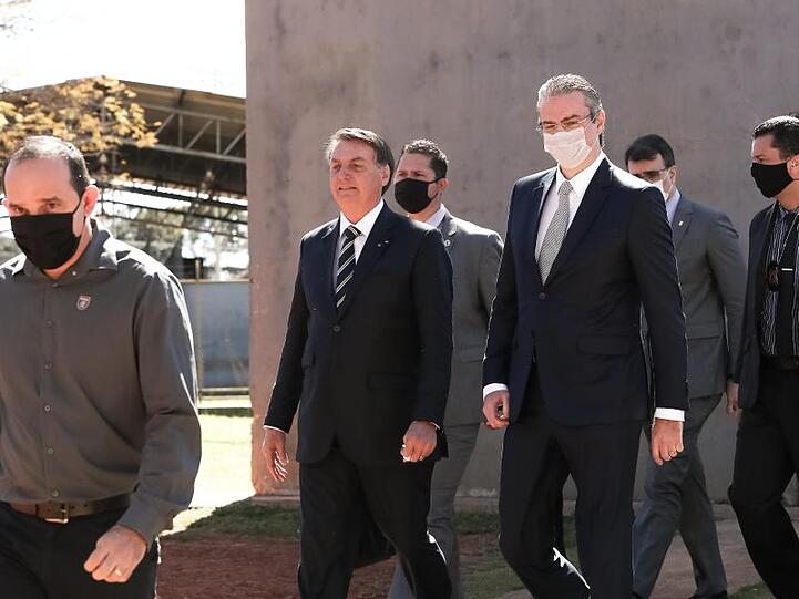 Jair Bolsonaro, Präsident von Brasilien, nimmt an einer Veranstaltung in Brasilia ohne Schutzmaske teil.