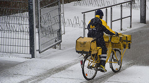 Mitarbeiter der Post sind in einen unbefristeten Streik getreten.