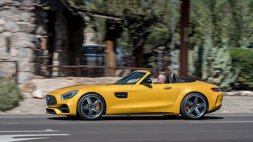 Vorsicht bissig: Der GT C Roadster hängt am Gas wie die Mutter am Kinde und beschleunigt in 3,8 Sekunden von Null auf Tempo 100. Die Höchstgeschwindigkeit liegt bei kaum ausfahrbaren 316 km/h.
