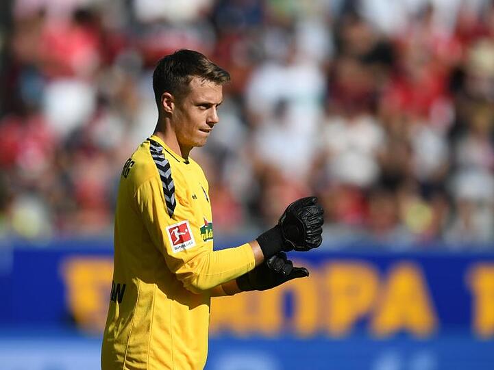 Torwart Alexander Schwolow kann sich auch vorstellen beim SC Freiburg zu bleiben.