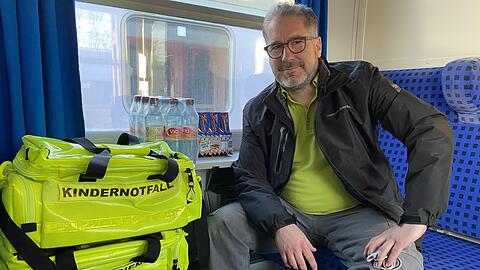 Alex Dworaczek in dem Sonderzug auf dem Weg nach Warschau.