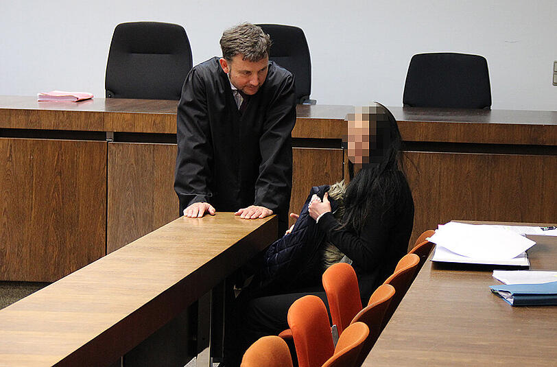 Vor dem Prozessbeginn: Anka T. mit ihrem Anwalt Werner Kränzlein.