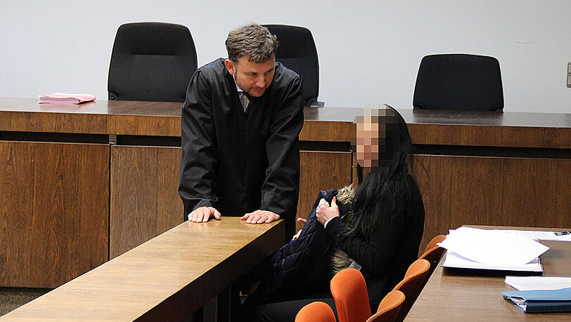 Vor dem Prozessbeginn: Anka T. mit ihrem Anwalt Werner Kränzlein. Vor dem Prozessbeginn: Anka T. mit ihrem Anwalt Werner Kränzlein.