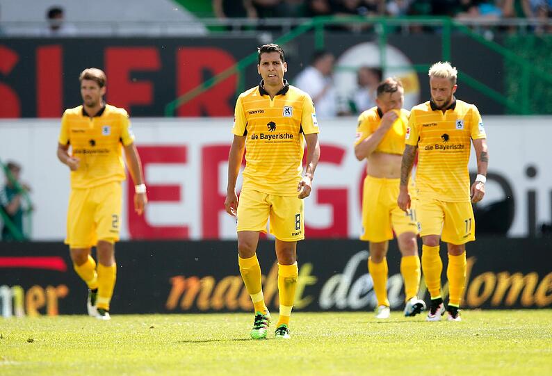 Gefrustet: Die Löwen-Profis nach der Auftaktpleite gegen Greuther Fürth.