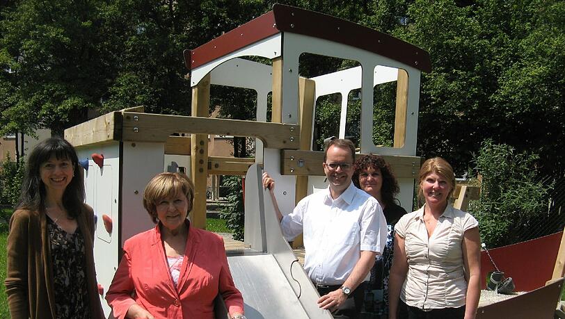 Beim Arche-Besuch (v. l.): Maria Leuenberger, Hiltrud Broschei, Markus Rinderspacher, Astrid Schweizer und Brigitte Rapolder. Beim Arche-Besuch (v. l.): Maria Leuenberger, Hiltrud Broschei, Markus Rinderspacher, Astrid Schweizer und Brigitte Rapolder.