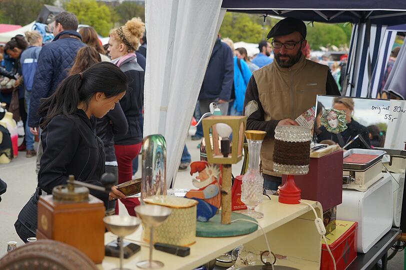 Krimskrams und Raritäten auf Bayerns größtem Flohmarkt: Die Bilder von der Theresienwiese zum Durchklicken.