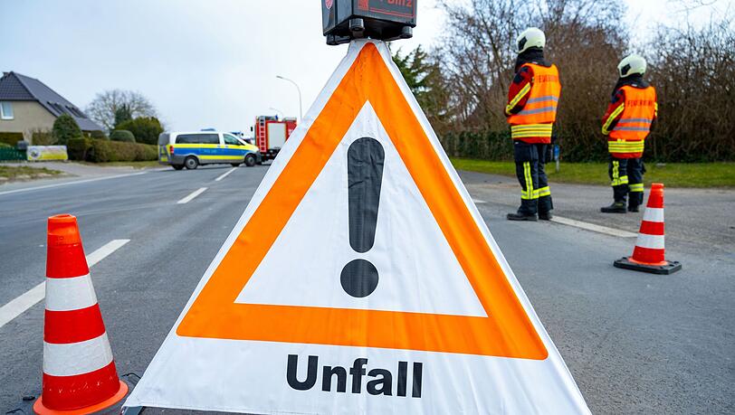 Zwei Menschen nach Unfall gestorben: Fünf Schwerverletzte