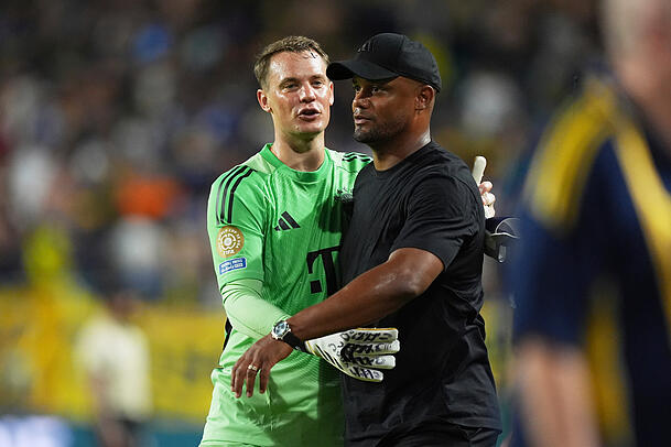 Manuel Neuer und Trainer Vincent Kompany.