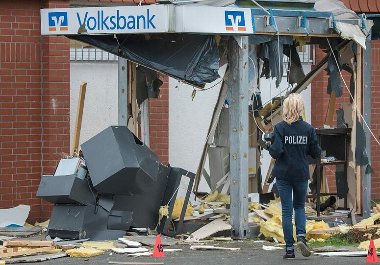 Hier gibt es erstmal kein Geld mehr zu holen: ein gesprengter Automat im niedersächsischen Hambühren.