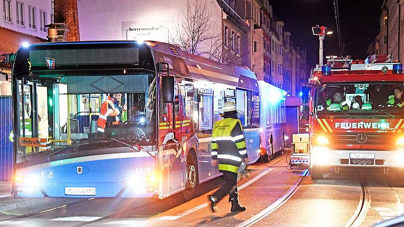 Für den Mann kam jede Hilfe zu spät. Er starb noch an der Unfallstelle.