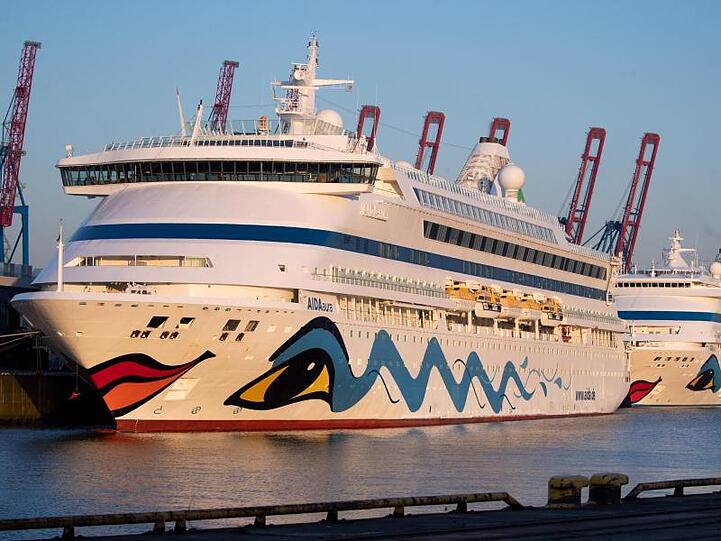 Zwei Aida-Schiffe haben am Kreuzfahrt-Terminal Steinwerder in Hamburg festgemacht.