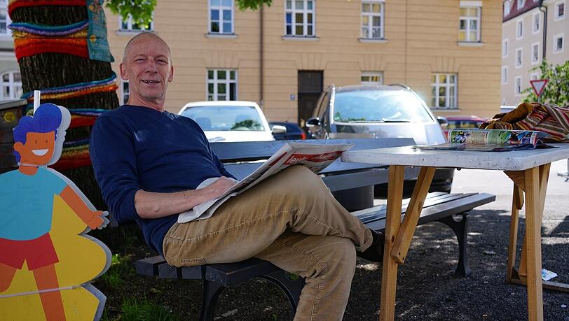 Wolfgang Gufler aus Giesing liest hier täglich seine Abendzeitung. Wolfgang Gufler aus Giesing liest hier täglich seine Abendzeitung.