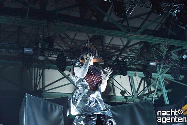 Hip-Hop a la Deichkind. Bilder von der fulminanten Show am 23.11 im Zenith in München.