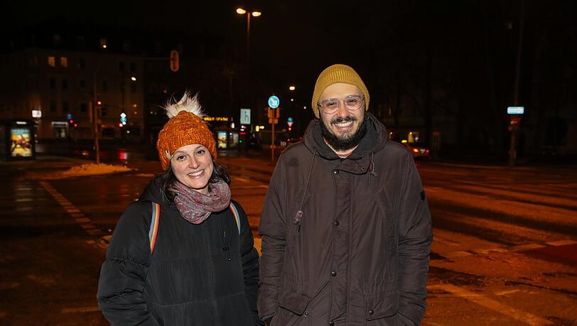 Das erste Date: Anwältin Isabella (28) und Softwareentwickler Matteus (33) finden es "cool", dass die Nacht ohne Ausgangssperre noch jung ist.