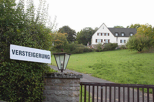 [BU]Das Haus von Ex-Minister Werner Dollinger soll nach dem Willen seiner Kinder verkauft werden.