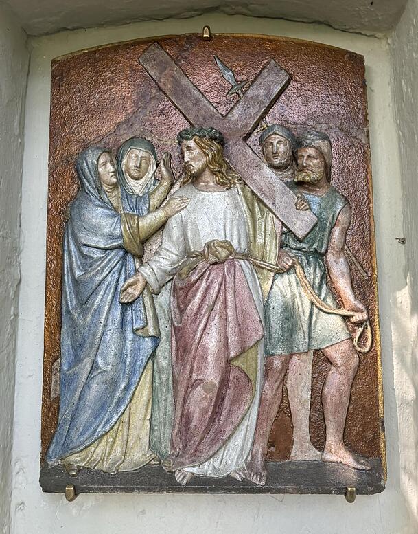 Die Bildtafeln zeigen den Leidensweg Jesu. Die Bildtafeln zeigen den Leidensweg Jesu.
