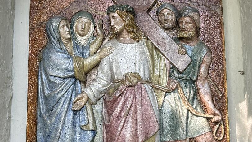 Die Bildtafeln zeigen den Leidensweg Jesu. Die Bildtafeln zeigen den Leidensweg Jesu.