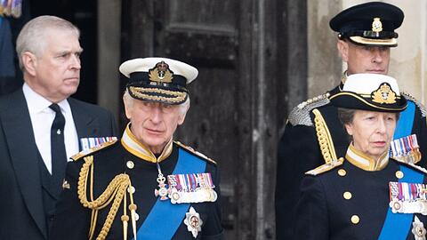 "Royal Family - Englands königliche Geschwister": König Charles III. (2.v.l.) und seine Geschwister Andrew (l.), Anne und Edward.