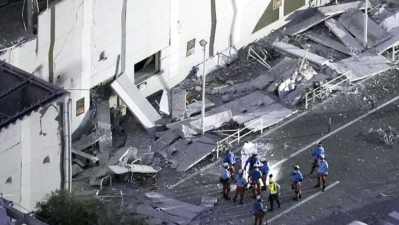 Japans Regierung meldet bislang 13 Tote durch das Beben in Kumamoto.