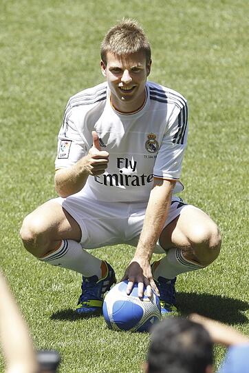 Auch für Asier Illarramendi von Ligakonkurrent und Champions League Teilnehmer Real Sociedad San Sebastián überweist der Hauptstadtklub 30 Millionen Euro.