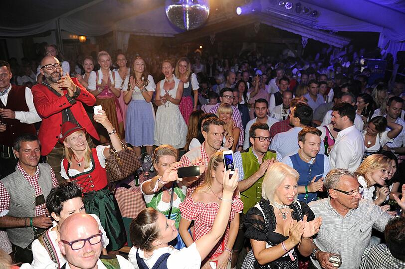 Ein Anlaufpunkt war die Almrausch-Party in Rosi&rsquo;s Sonnbergstuben.