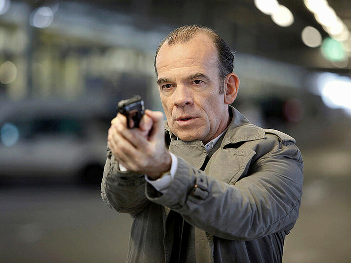 "Tatort: Nasse Sachen": Andreas Keppler (Martin Wuttke) stellt einen Verdächtigen im Parkhaus