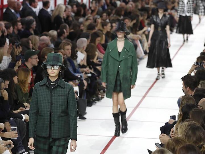 Karo-Muster prägen die Kollektion von Dior.
