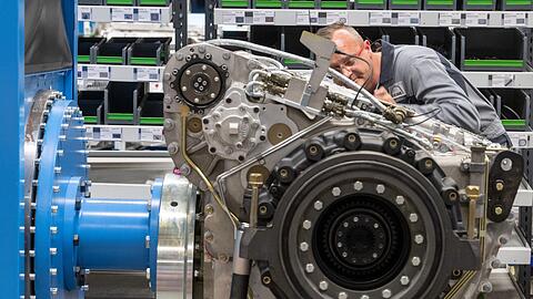 Panzer-Getriebe-Produktion bei dem Hersteller Renk.