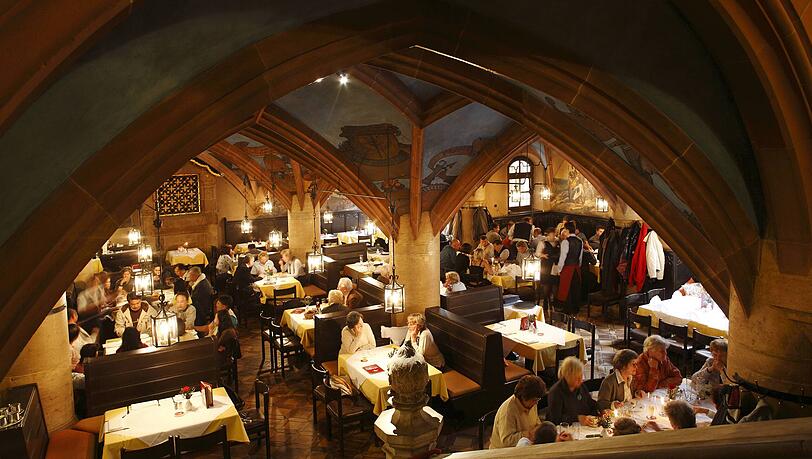 Die R&auml;umlichkeiten im Ratskeller haben etwas Sakrales. Das einmalige Ambiente lockte mehr als ein Jahrhundert lang nicht nur Touristen, sondern auch jede Menge M&uuml;nchnerinnen und M&uuml;nchner an.