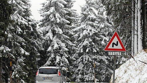 Der Winter bleibt frostig. Der Winter bleibt frostig.