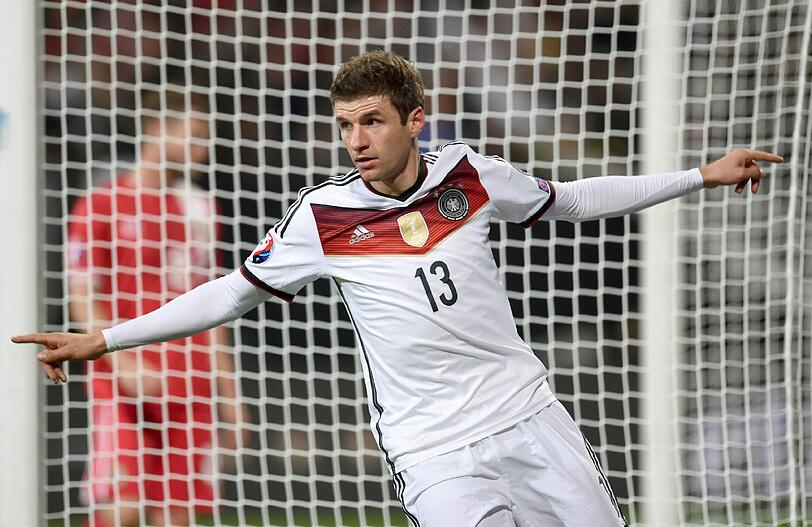 Thomas Müller - Note 3 - Vergab in der 4. Minute die Riesenchance, den Bann frühzeitig zu brechen, war dann aber im Stile eines Torjägers zweimal zur Stelle.