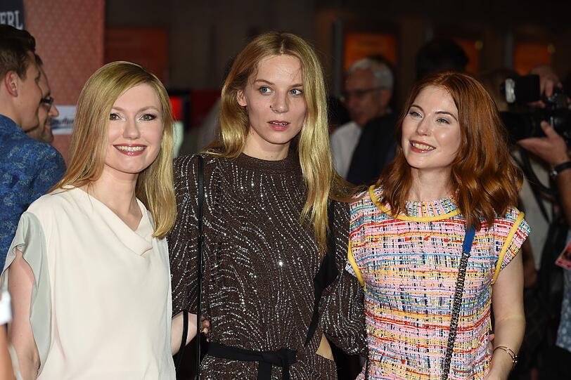 Johanna Gehlen (l.), Lilith Stangenberg und Nora Waldstätten.