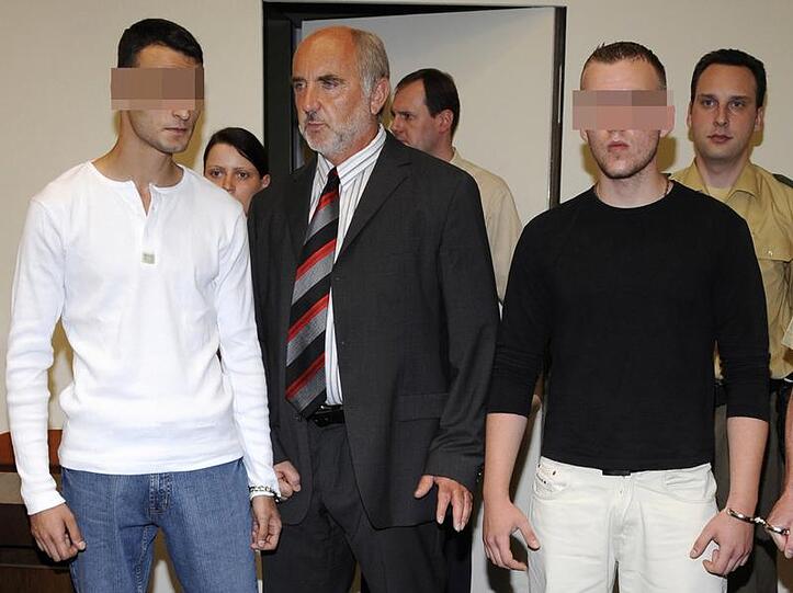 Die beiden Angeklagten im sogenannten "U-Bahn-Schläger-Prozess", Serkan A. (l) und Spyridon L. (r), waren bei ihrer Attacke volltrunken.