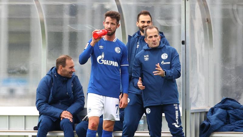 Schalke-Trainer Manuel Baum setzt auf Stürmer Mark Uth.