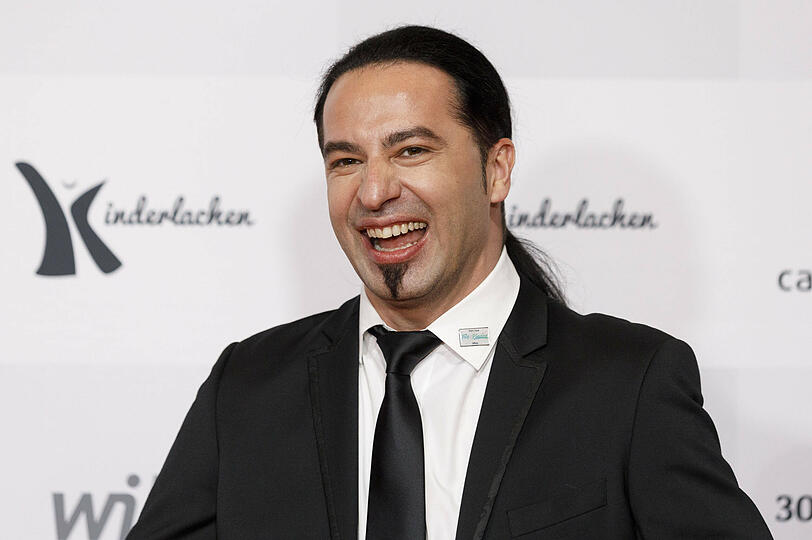 Comedian Bülent Ceylan  war der "Engel" in Staffel eins.