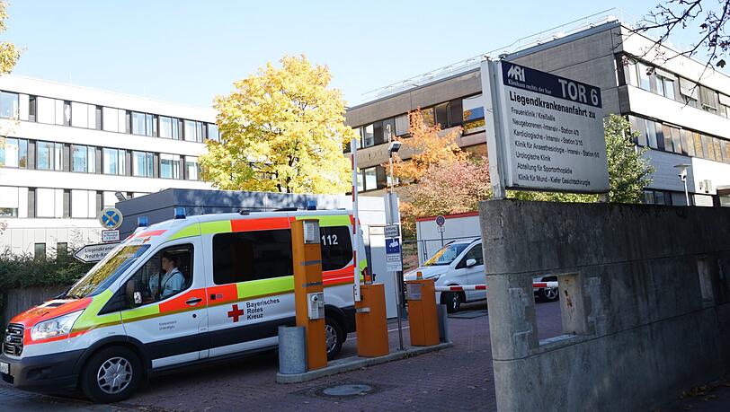Die Liegendenanfahrt vor dem Klinikum rechts der Isar. Die Liegendenanfahrt vor dem Klinikum rechts der Isar.