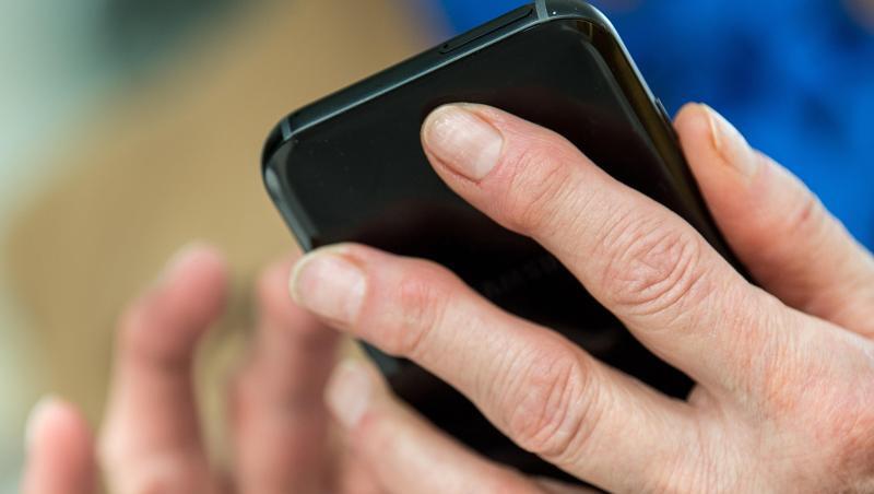 Die Pläne für eine Smartphone-App zur Nachverfolgung von Corona-Infektionsketten für Betroffene nehmen an Fahrt auf. Die Pläne für eine Smartphone-App zur Nachverfolgung von Corona-Infektionsketten für Betroffene nehmen an Fahrt auf.