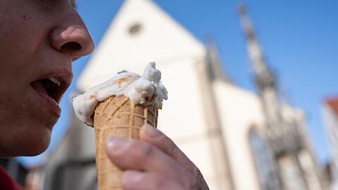 Auch die Eisverk&auml;ufer konnten sich &uuml;ber das sch&ouml;ne Wetter freuen. (Archivbild)