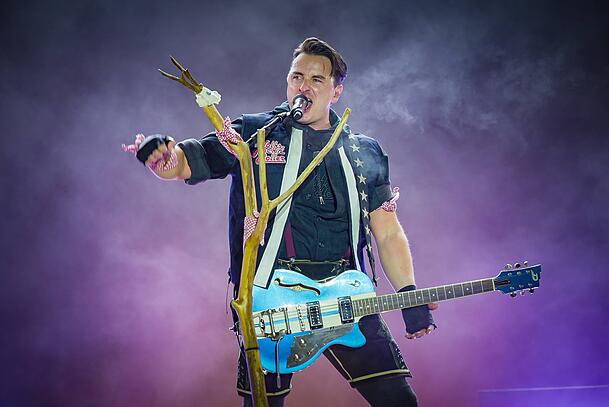 Viele Promi-Gäste beehren Giovanni Zarrella in der nächsten Ausgabe seiner ZDF-Show. Auch Alpen-Rocker Andreas Gabalier ist mit von der Partie. Viele Promi-Gäste beehren Giovanni Zarrella in der nächsten Ausgabe seiner ZDF-Show. Auch Alpen-Rocker Andreas Gabalier ist mit von der Partie.